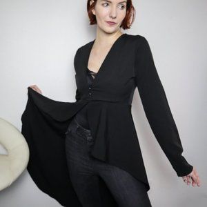 PrettyLittleThing- Black Crepe Fishtail Blazer
